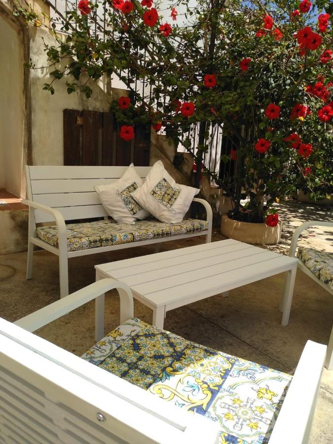 Casale Hibiscus Villa Santa Maria Del Focallo Bagian luar foto