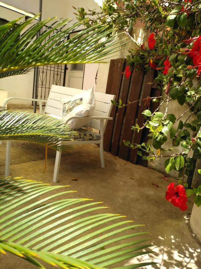 Casale Hibiscus Villa Santa Maria Del Focallo Bagian luar foto